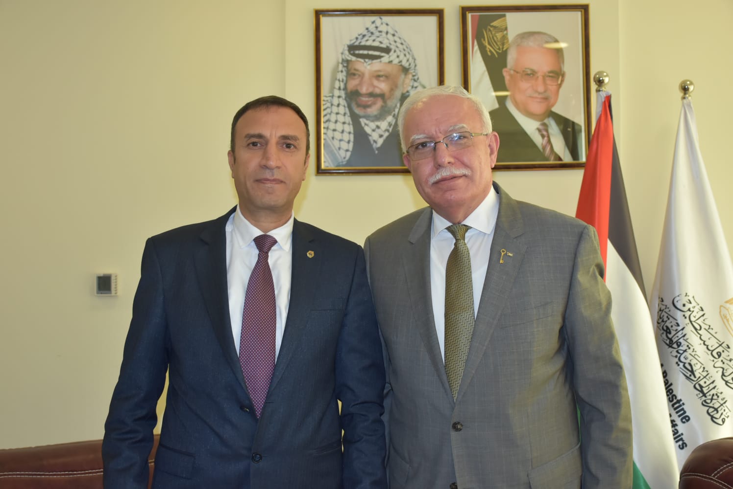 المالكي خلال لقائه سفير فنزويلا لدى فلسطين ماهر طه